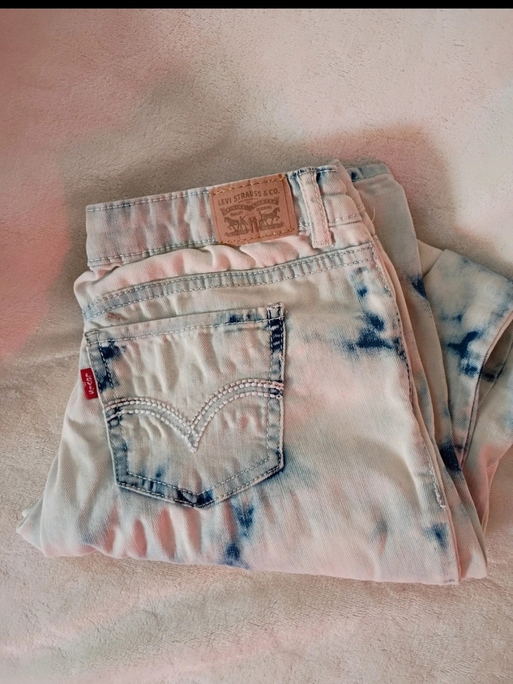 Levi's Women's Tie-Dye Slim Jeans in White/Blue